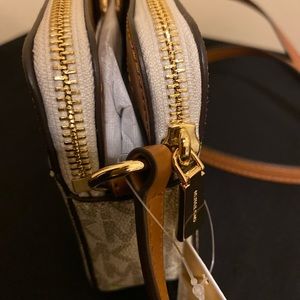 NWT Micheal Kors Jet Set Small Logo Double Zip Camera Bag Retail: $278